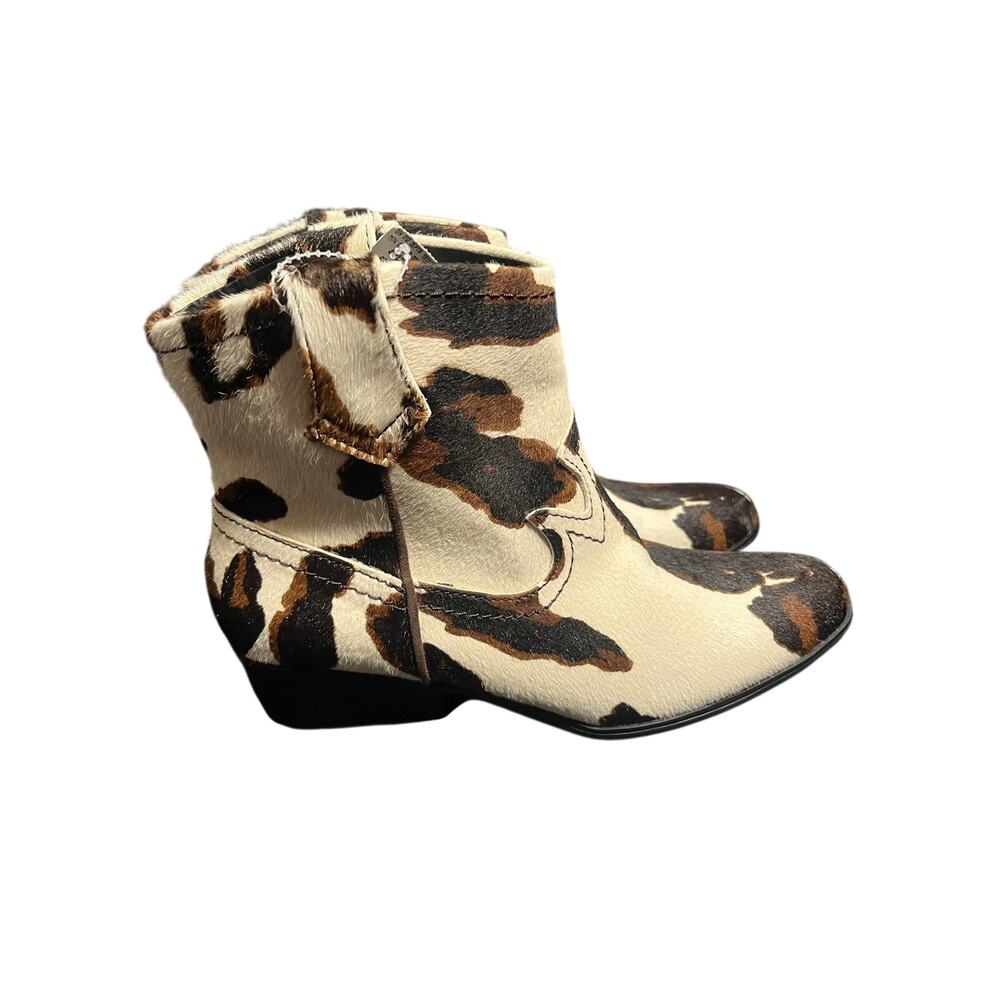 Aerosoles Credo Western Style Short Ankle Boots Cow Print Size 5.5